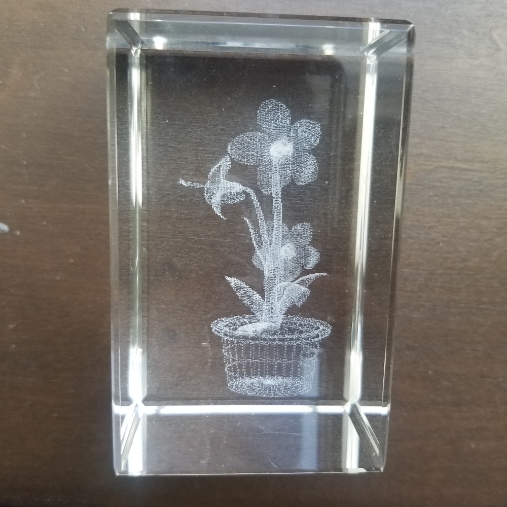 Engraved Crystal 3D Glass Art Flower Decor Gift Keepsake Paperweight 2x2x3